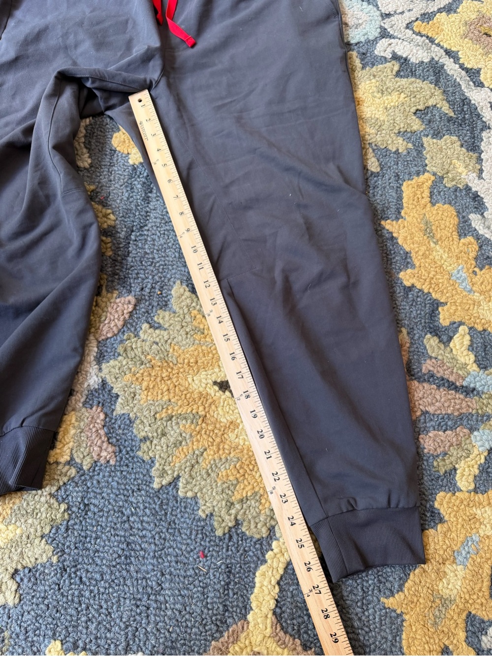 Figs Men’s Tansen Grey and Red Scrub Jogger Pants Large Short - Picture 4 of 5